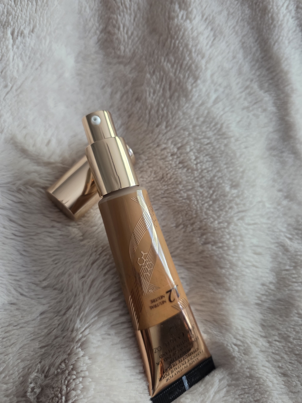Charlotte Tilbury Beautiful Skin Foundation - Warm Tan - Picture 4 of 5